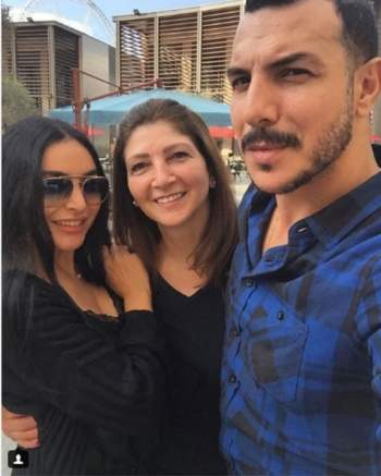 باسل خياط بأحدث صورة مع زوجته ووالدته