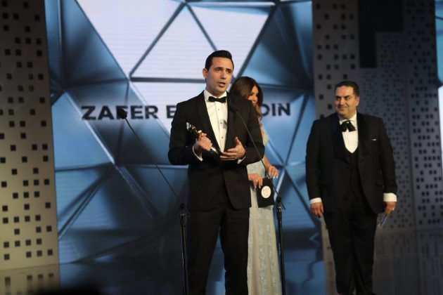ظافر العابدين يستلم جائزة أفضل ممثل عربي في الدراما المصرية