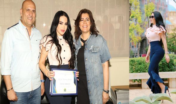 النجمة اللبنانية ليال عبود تتسلم تكريماً من إدارة المدرسة