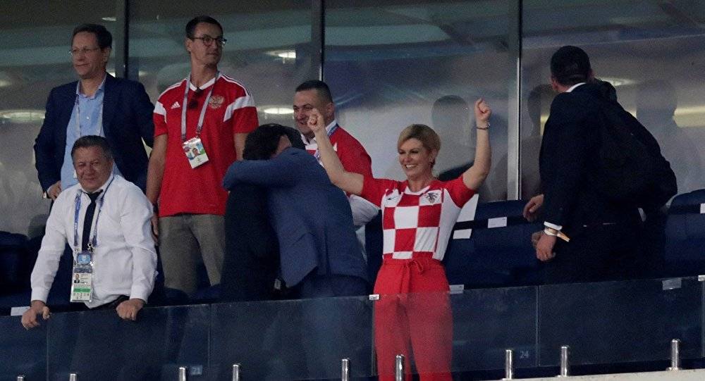 رئيسة كرواتيا، كوليندا كيتاروفيتش تهلّل فرحاً