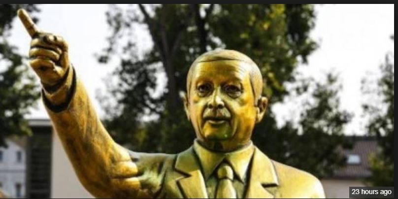تمثال ذهبي لأردوغان أزالوه في ألمانيا نقلاً عن الوكالة الفرنسية