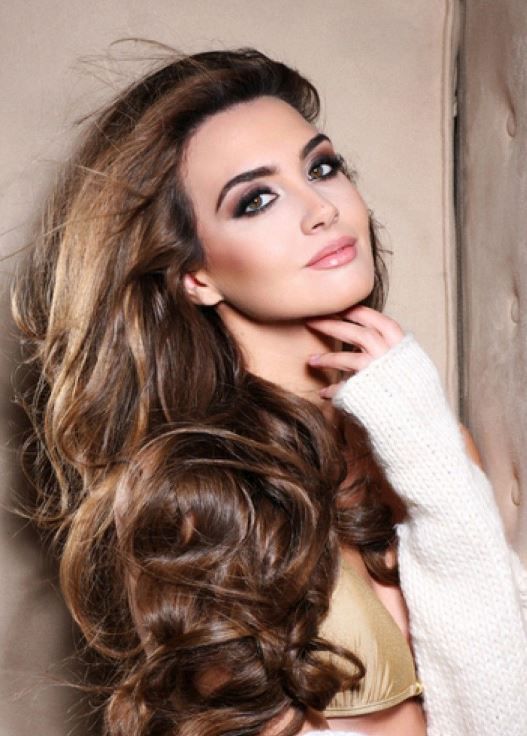 ملكة جمال لبنان 2012 أحدثت ضجة حين فازت الشقيقتين التوأمين باللقب وبالوصيفة الأولى رومي أن رينا (1)
