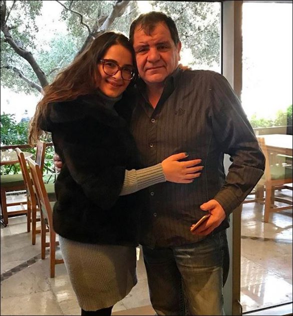 شام مع والدها أيمن الذهبي فبراير - شباط 2017
