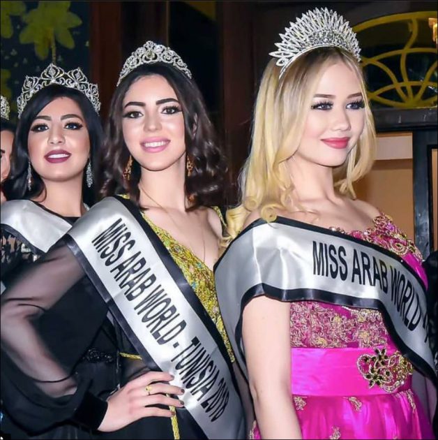 صورة ثلاث متباريات في ملكة جمال العرب في المغرب