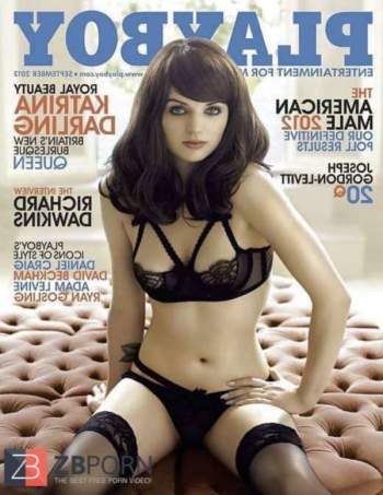 كاترينا دارلينغ تتعرى على غلاف مجلة إباحية