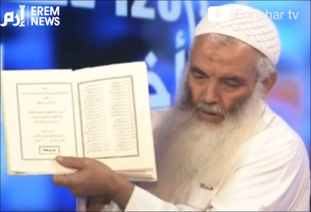 قرآن محرّف ورجل دين يدافع - فيديو
