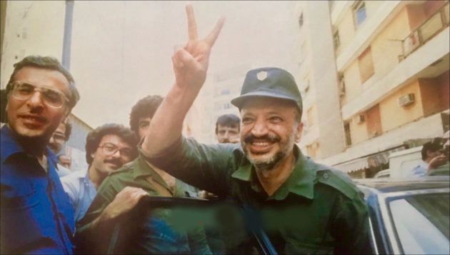 ياسر عرفات يودع بيروت العام 1982