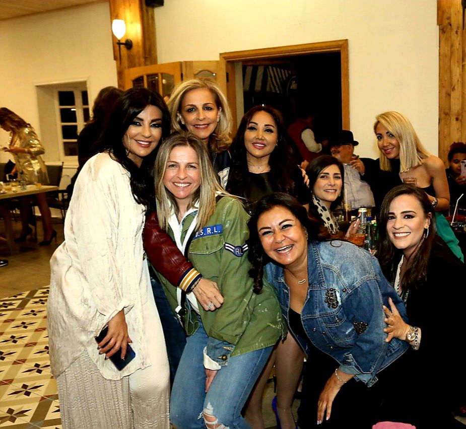 ميراي عيد تحتفل مع صديقاتها