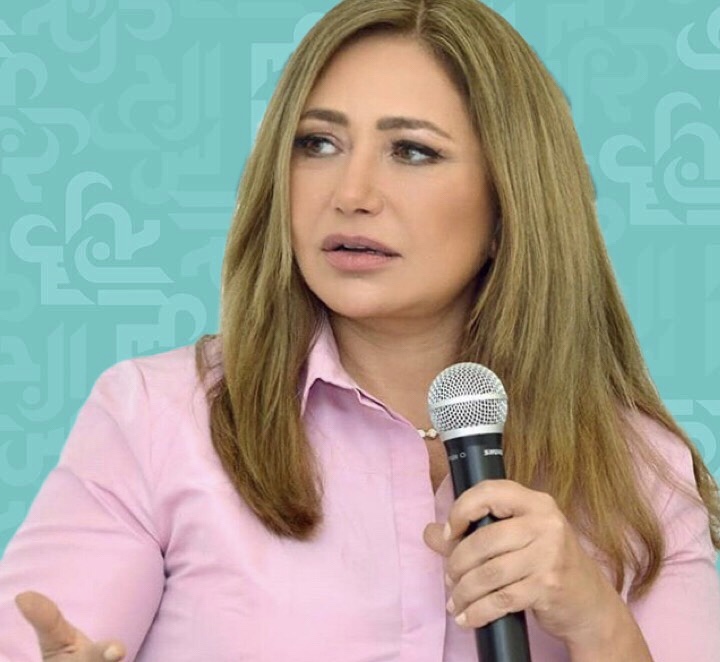 ليلى علوي تعلق على شبيهتها: سبحان الله – صورة | مجلة الجرس