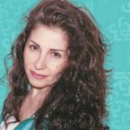 الممثلة السورية المعارضة هربت من سوريا وارتدت الحجاب