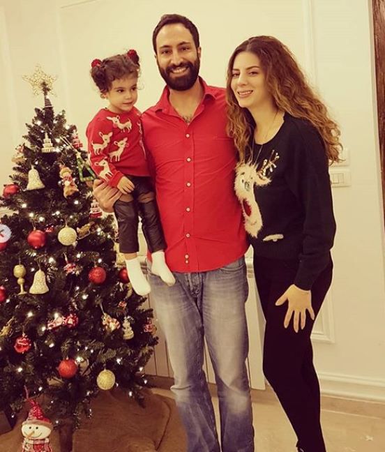 بهاء الكافي وزوجها مع ابنتهما