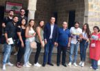 شوقي دلال ورئيس بلدية راشيا بسام دلال والطلاب المشاركين في قلعة راشيا