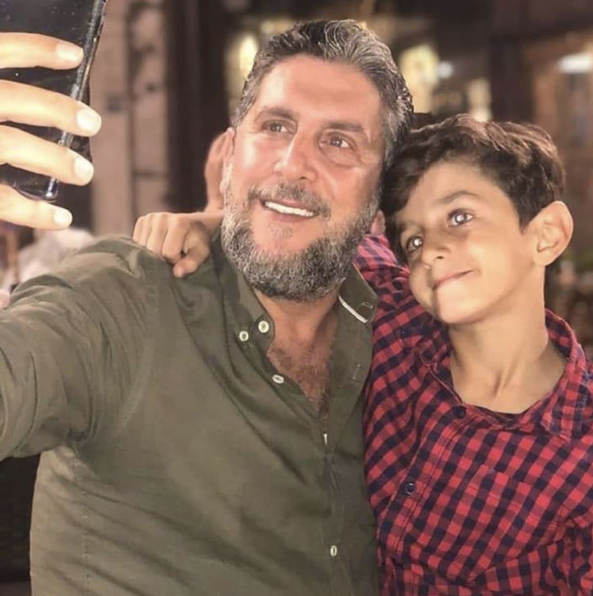 محمد قنوع مع ابنه مروان