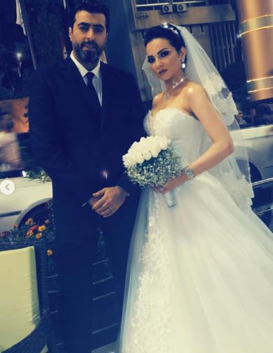 صفاء سلطان بفستان الزفاف وإلى جانبها باسم ياخور
