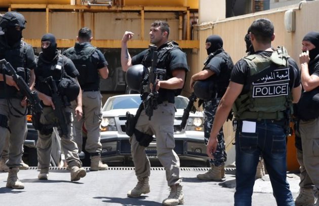 شرطة الآداب تلقي القبض على عاهرات في ساحة الشهداء - فيديو