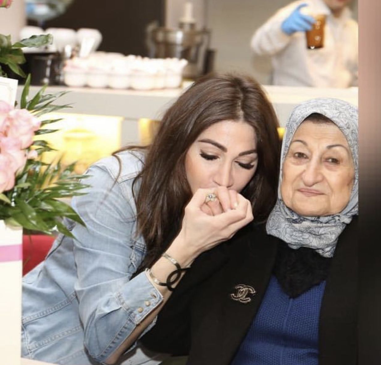 ديما صادق مع والدتها
