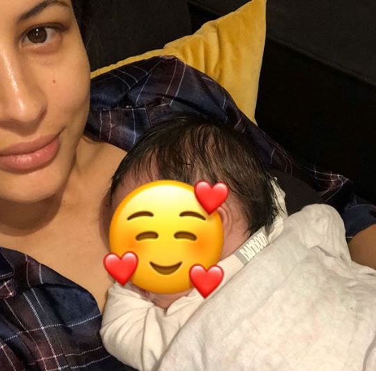 ريم سعيدي مع مولودتها