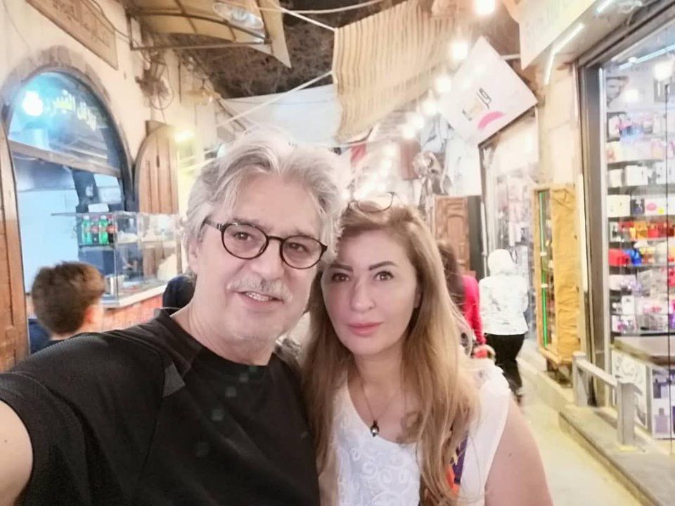 عباس النوري مع زوجته