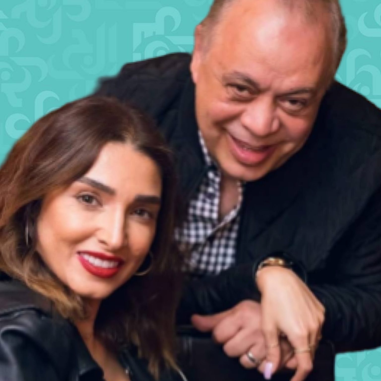 روجينا تقبّل زوجها! - صورة