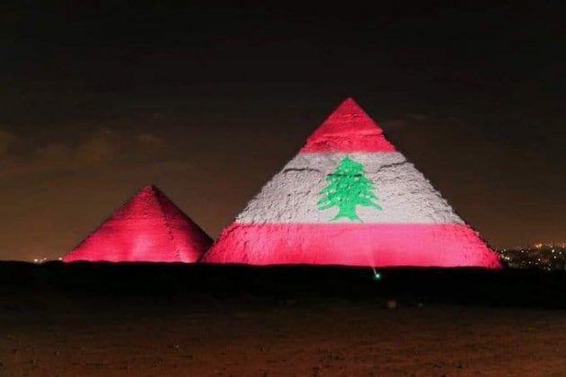 مصر تضيء الأهرامات بعلم لبنان