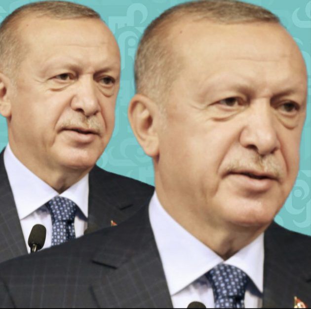 أردوغان مع نساء غطّوا أجسادهن وصلعة رجل - صورة