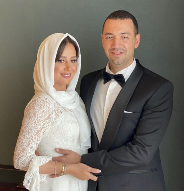 أول صورة لحلا شيحة مع زوجها الداعية وارتدت الحجاب!