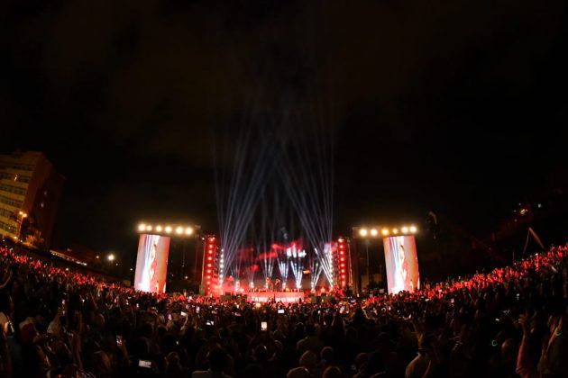 تامر حسني يتألق في حفل الإسكندرية - صور