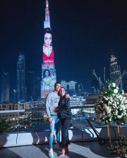 تامر حسني وزوجته على طريقة كريستيانو وجورجينا - صورة