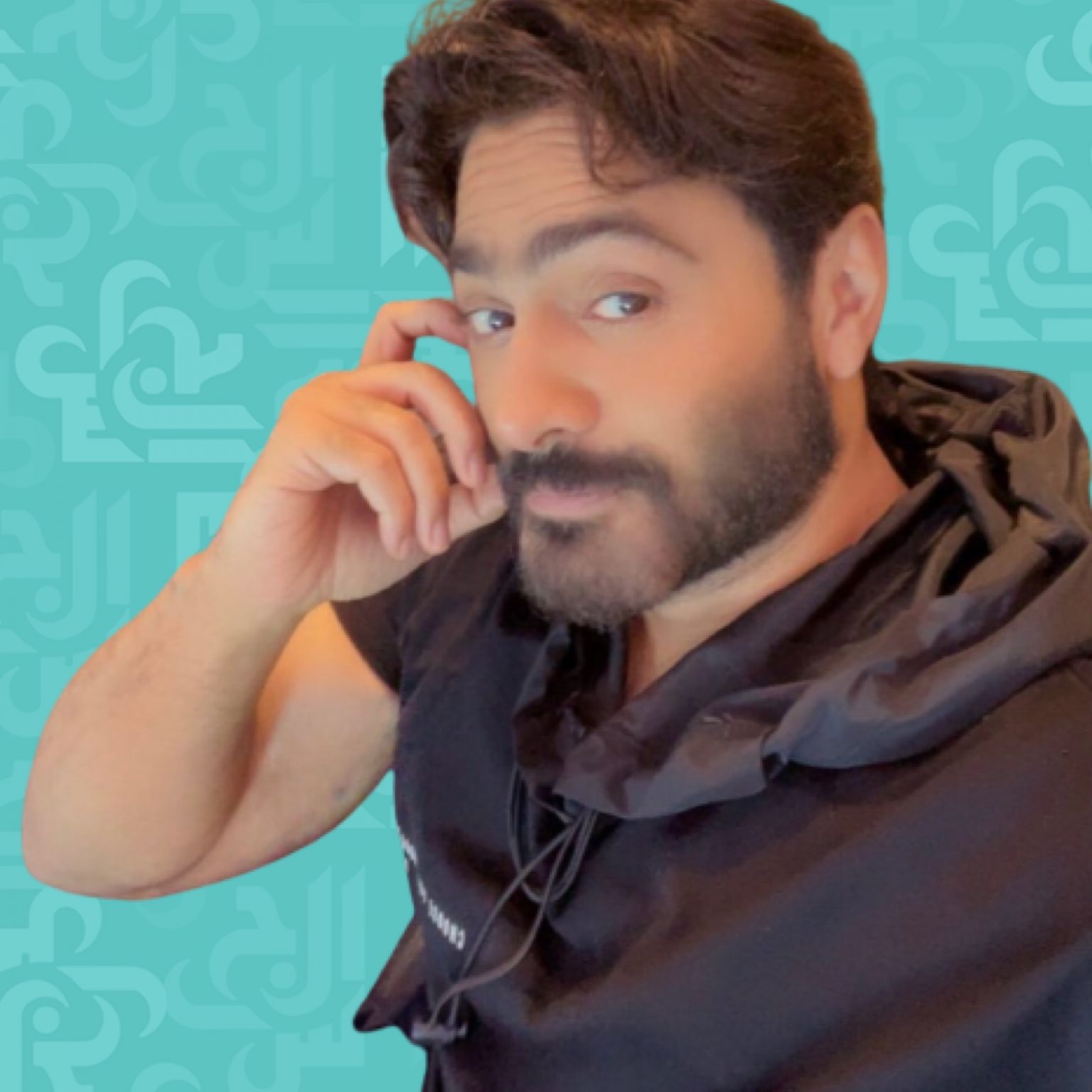 تامر حسني يدعم جمهوره بهذه الطريقة تامر حسني هكذا تصرف مع رجل الأمن الخاص به - فيديو