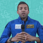 أول رائد عربي يتصل برئيس الامارات من الفضاء! - فيديو