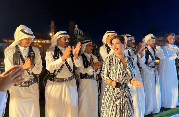 شمس الكويتية ترقص احتفالًا