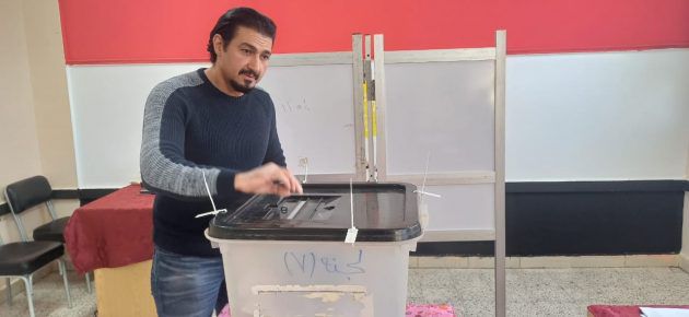 ياسر جلال يدلي بصوته في الانتخابات