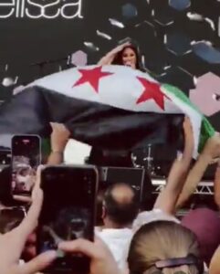 اليسا تحيي علم الثورة السورية